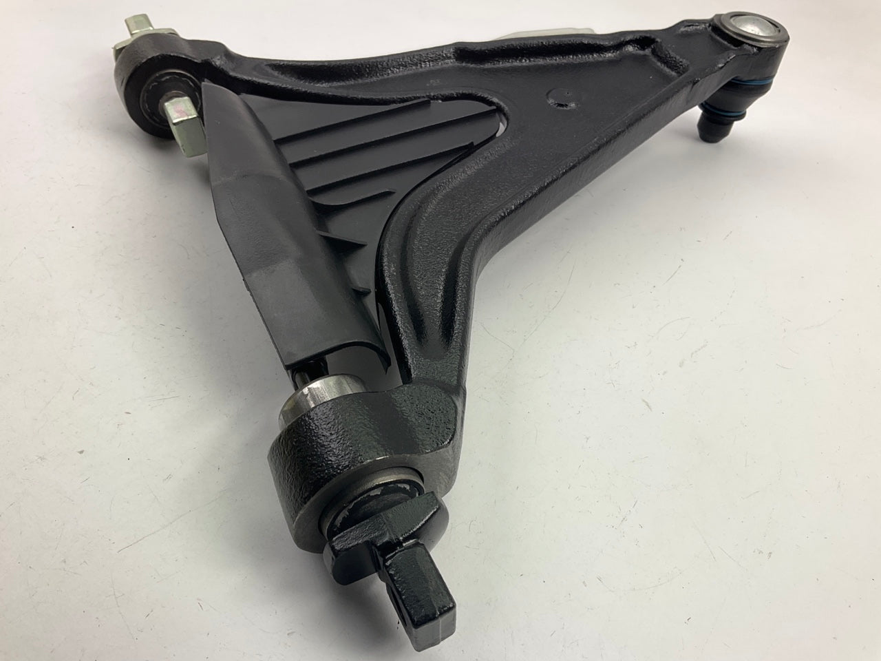 Moog RK620162 FRONT LEFT LOWER Control Arm & Ball Joint - MISSING HARDWARE