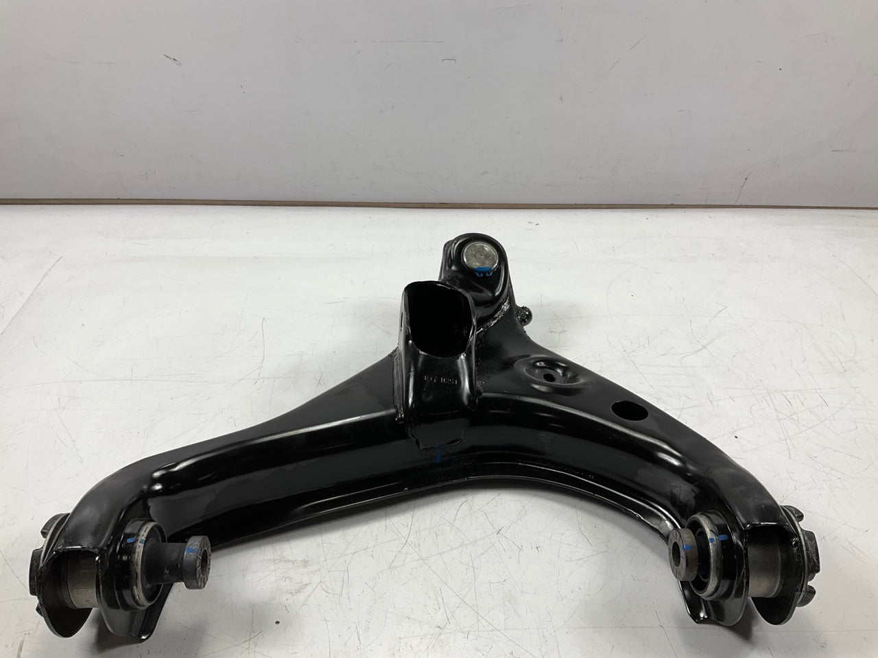MISSING A NUT - Moog RK620220 Front Right Lower Control Arm With Ball Joint