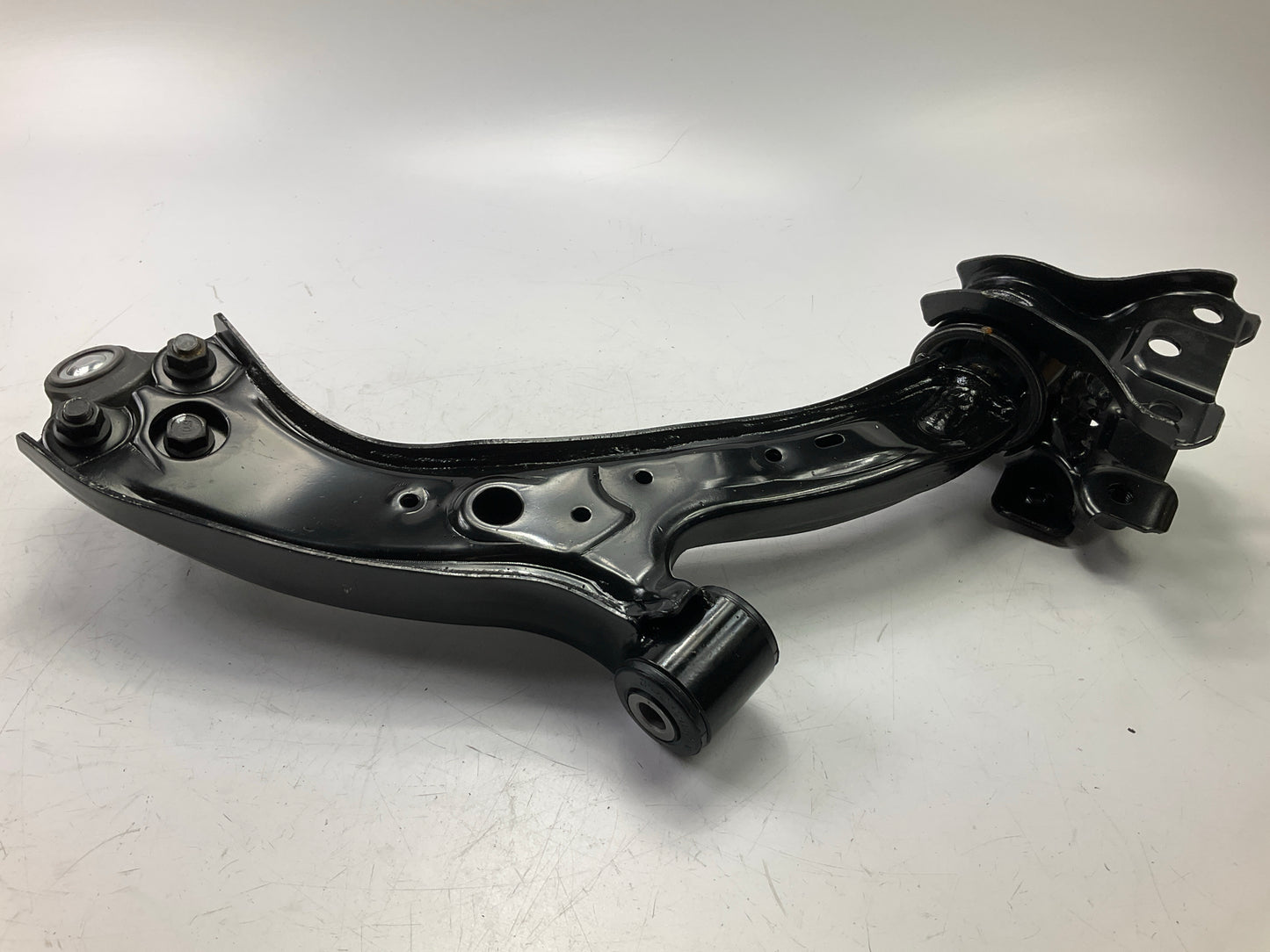 Moog RK620500 Front Left Lower Suspension Control Arm And Ball Joint Assembly