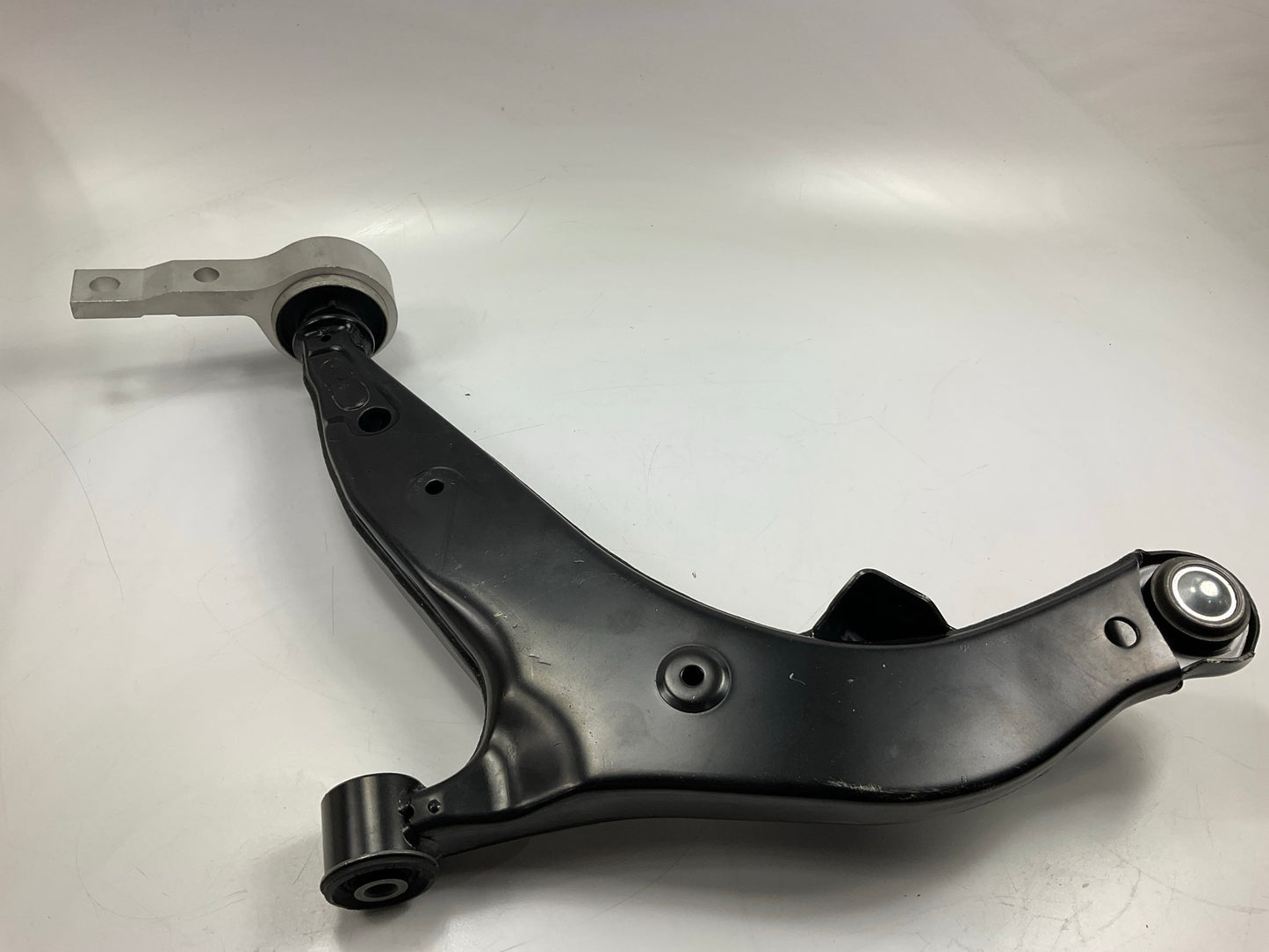 NO HARWDARE Moog RK620561 Front Right Lower Suspension Control Arm & Ball Joint