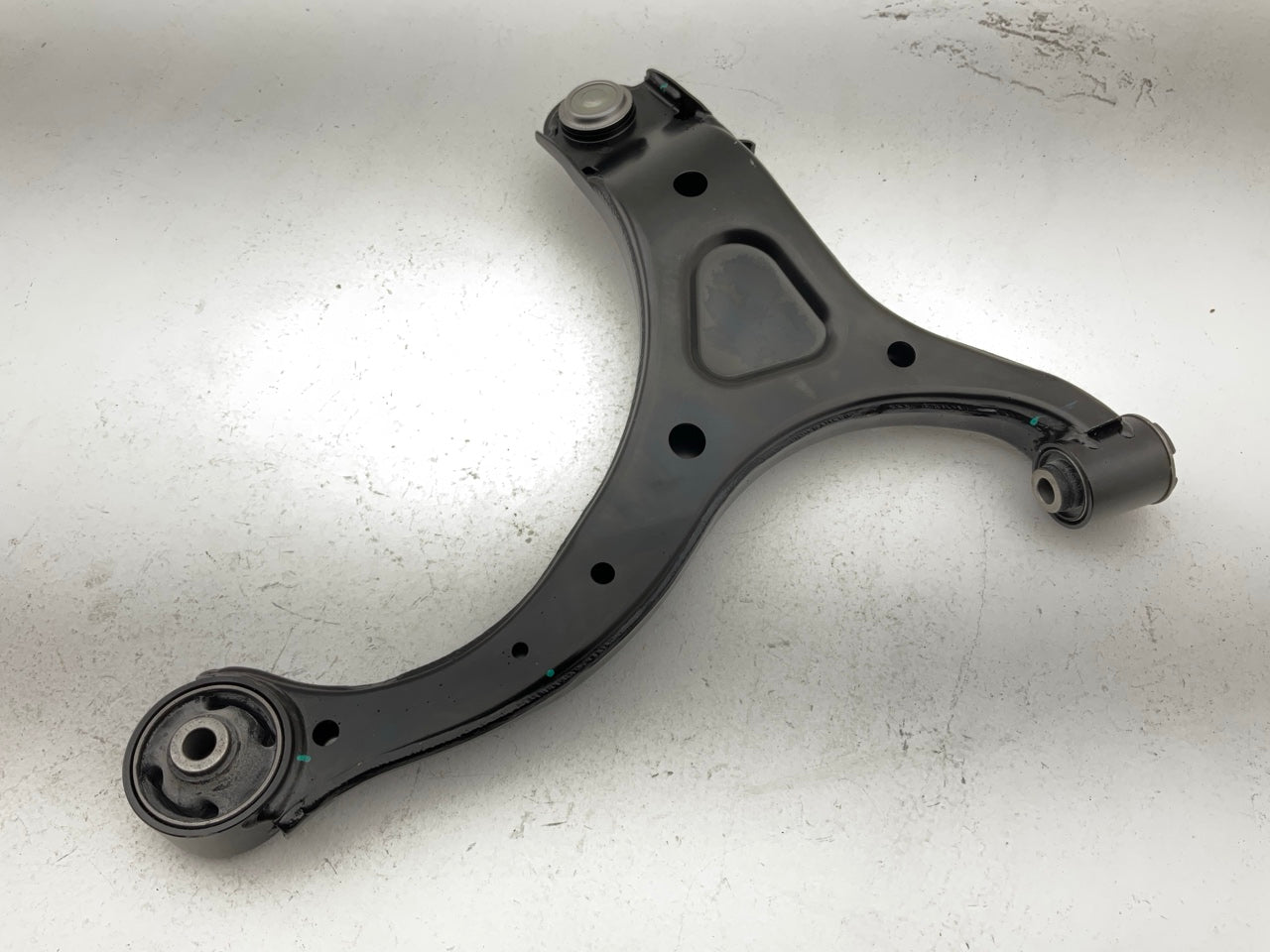 Moog RK621686 Front Left Lower Control Arm For 2007-2009 Hyundai Santa Fe
