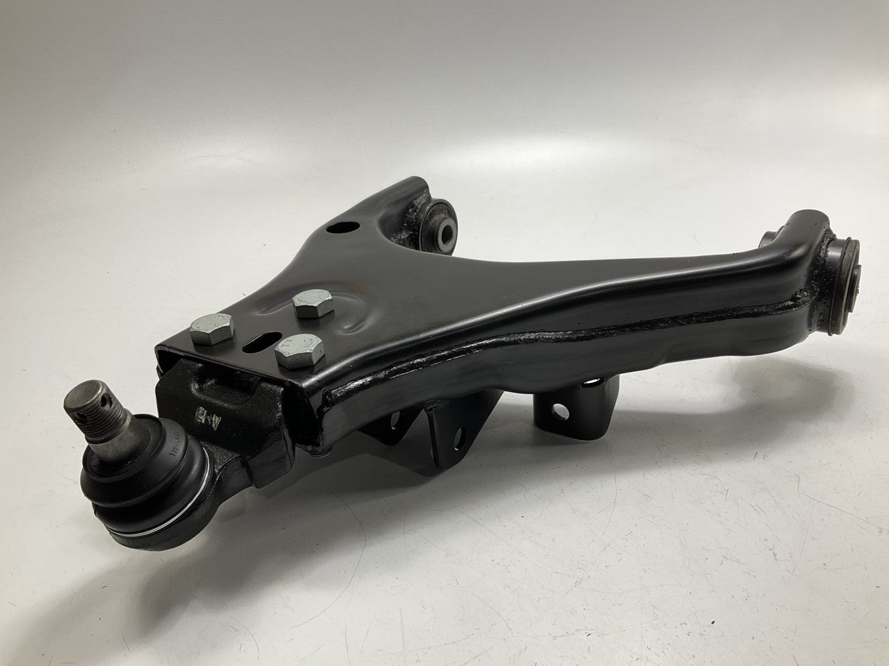 Moog RK622720 Front Left Lower Control Arm For 2005-2006 Kia Sorento