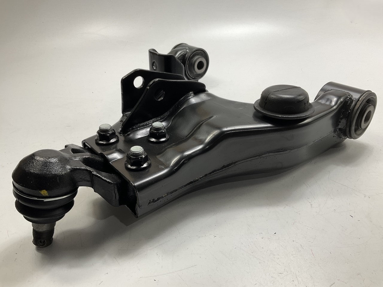 Moog RK622720 Front Left Lower Control Arm For 2005-2006 Kia Sorento