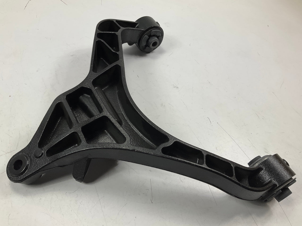 Moog RK641559 Front Right Lower Control Arm For 2002-2007 Jeep Liberty