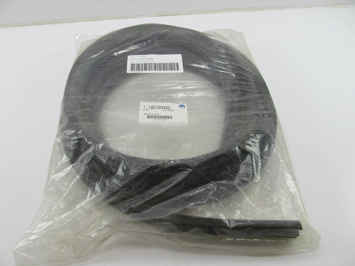 NEW - OEM 1JG10XXXAC Sliding Door Weather Strip For 08-15 Town & Country Caravan