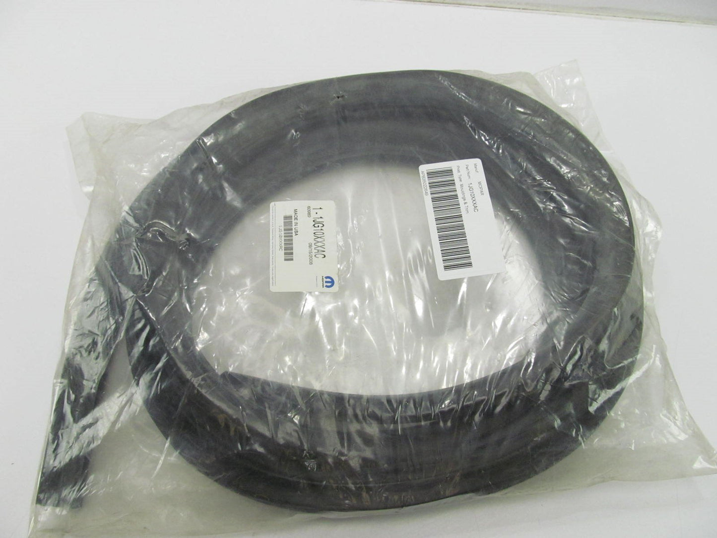 NEW - OEM 1JG10XXXAC Sliding Door Weather Strip For 08-15 Town & Country Caravan