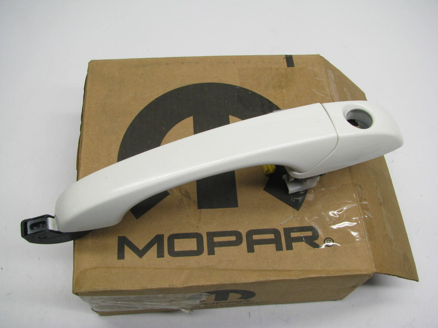NEW GENUINE 1NA53SW1AD Exterior FRONT LEFT Door Handle STONE WHITE