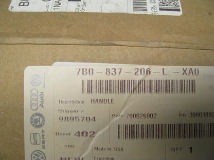 NEW - OEM 1NA54ARHAD Front Right Door Handle Inferno Red Crystal Pearl Coat