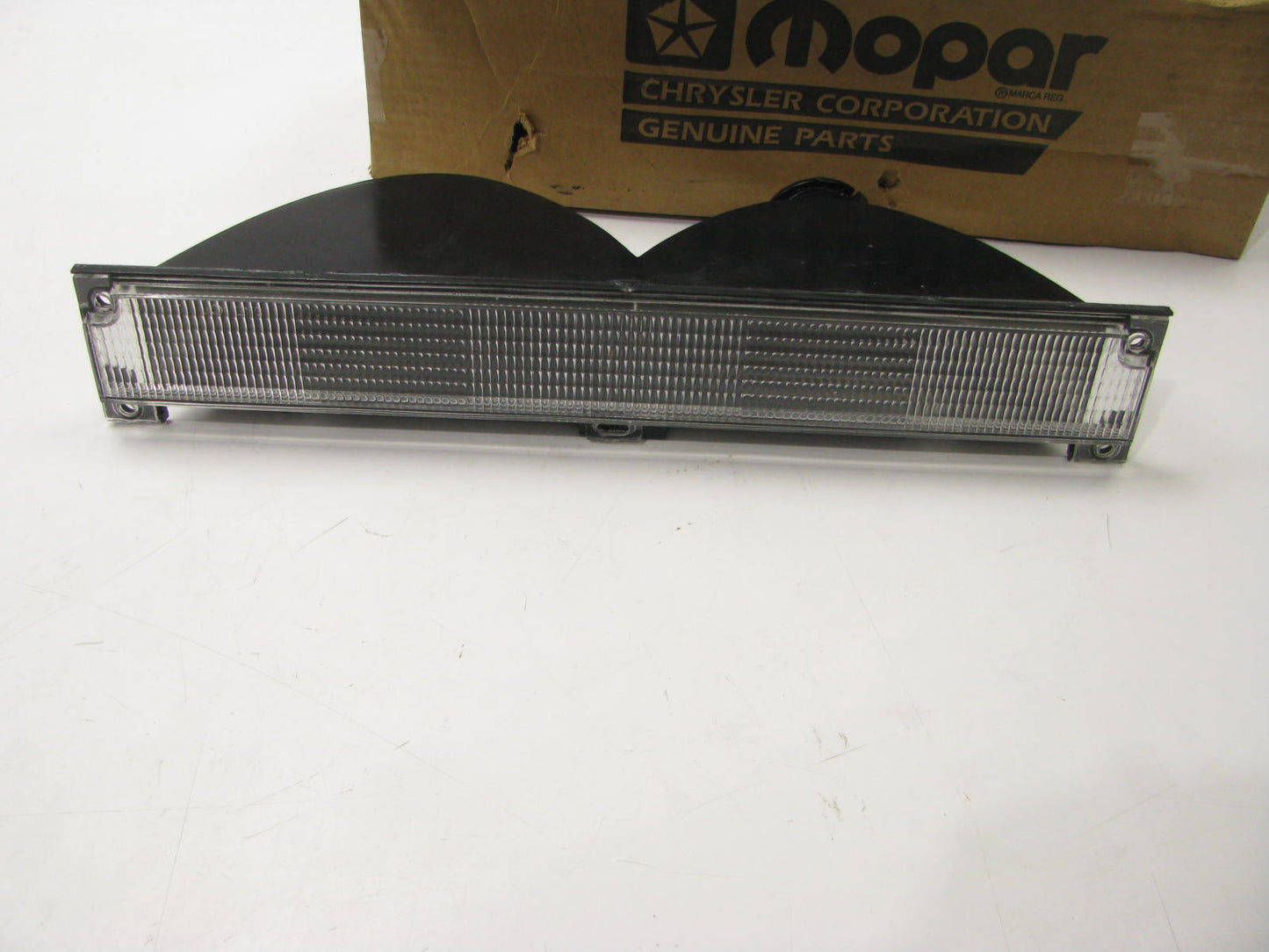 OEM  Park/Turn Signal Lamp Housing 4076567 For Various Diplomat Fifth Ave.