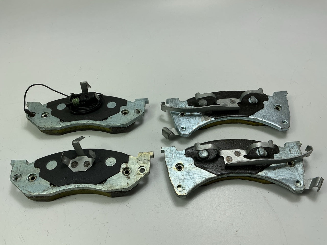 NOS OEM Mopar 4383979 Front Brake Pads For 1988-1989 New Yorker, Dynasty