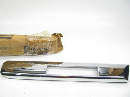 NEW - OEM 04494735 Front Left Side Marker Surround Moulding For 1988 Dynasty
