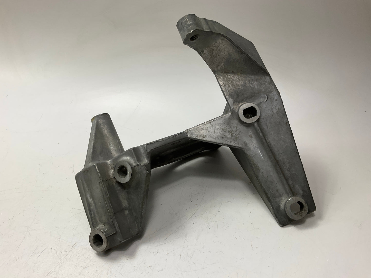 NOS OEM Mopar 4573744 Power Steering Pump Bracket For 1995-2000 Cirrus 2.5L V6