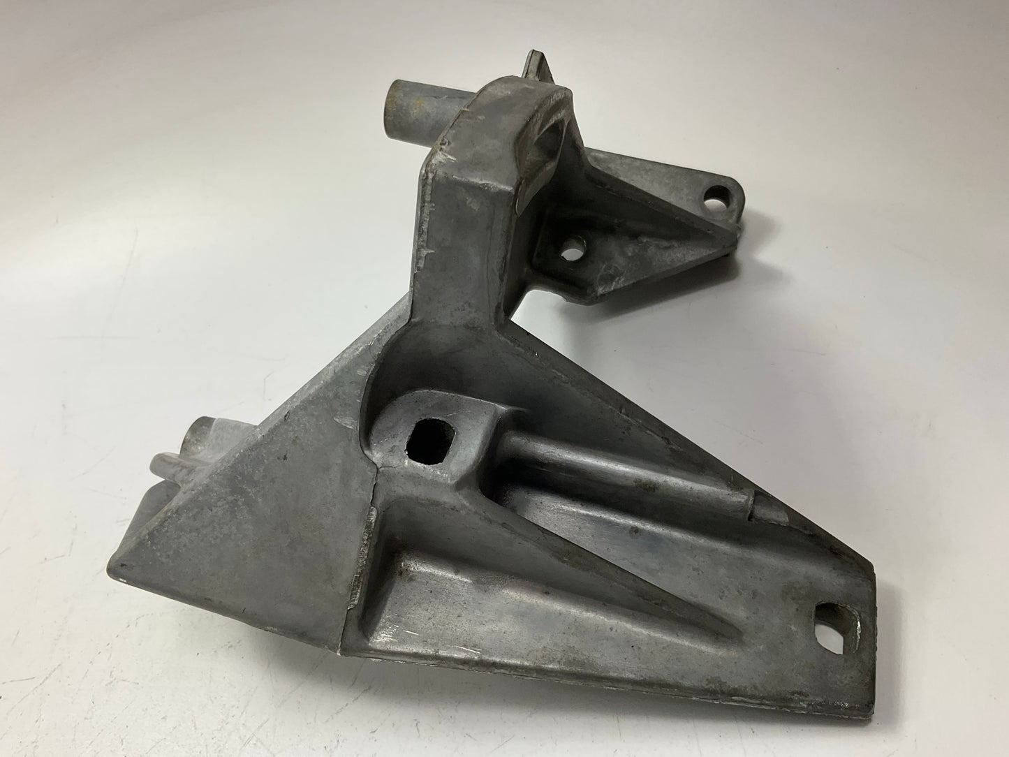 NOS OEM Mopar 4573744 Power Steering Pump Bracket For 1995-2000 Cirrus 2.5L V6
