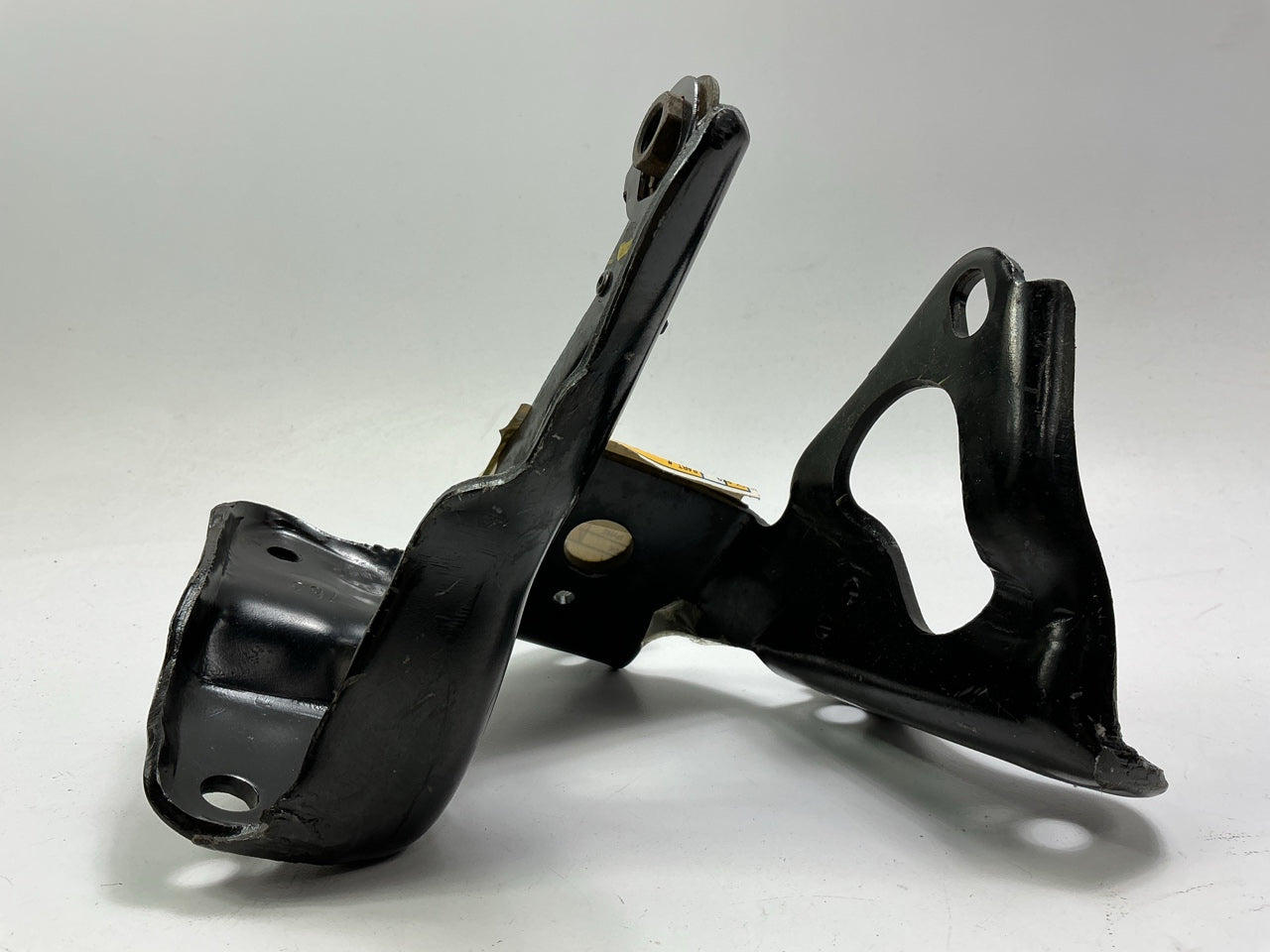 NOS OEM Mopar 4573763 Engine Right Passengers Mount Bracket For 97-00 2.5L V6
