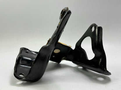 NOS OEM Mopar 4573763 Engine Right Passengers Mount Bracket For 97-00 2.5L V6