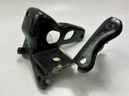 NOS OEM Mopar 4573763 Engine Right Passengers Mount Bracket For 97-00 2.5L V6