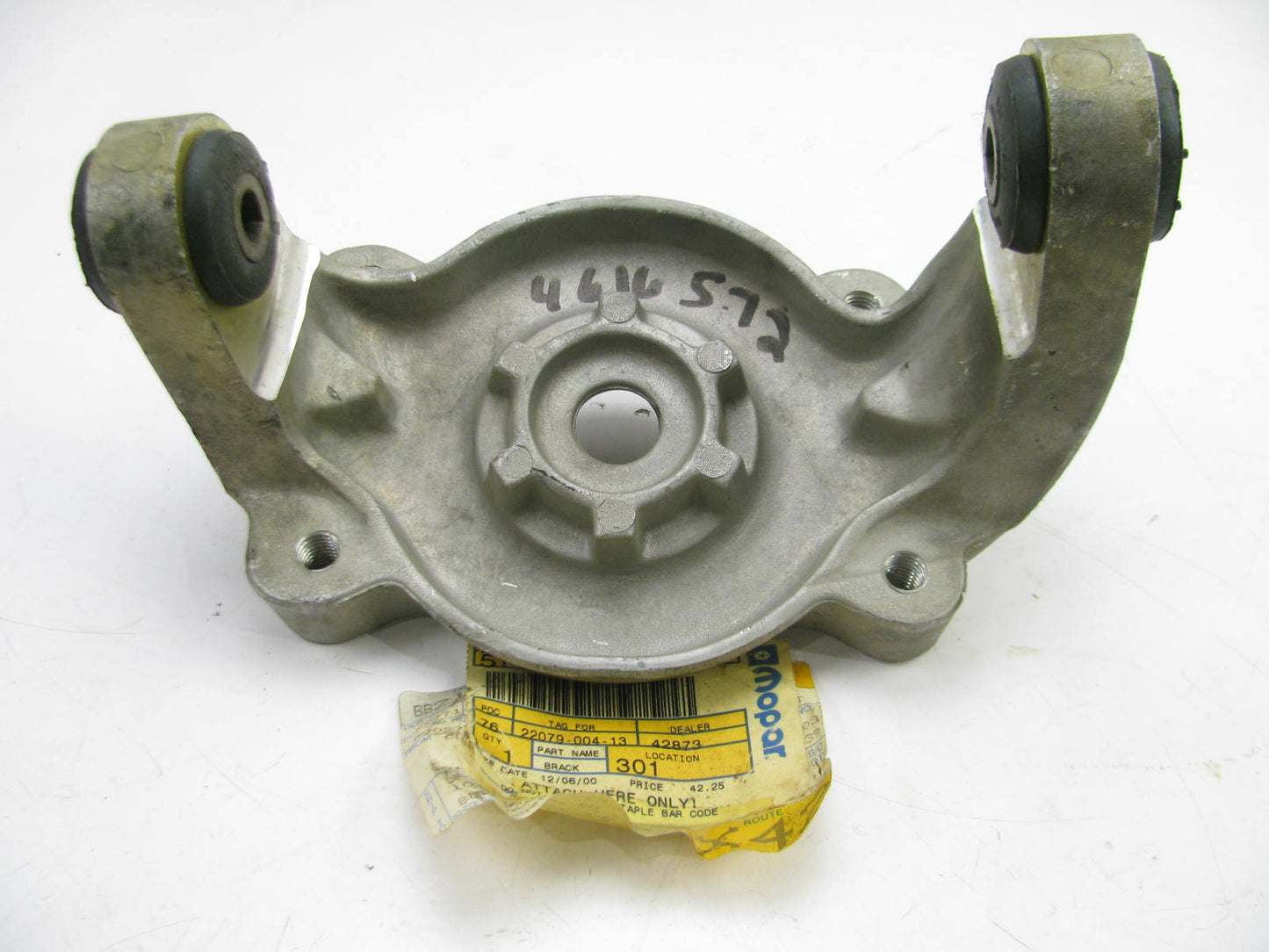 NEW - OEM Mopar 4616572 Front Right Upper Suspension Shock Absorber Mount