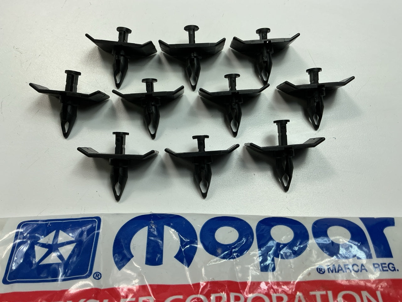(10) NEW OEM Mopar 4630253 Rear Bumper Cover Fascia Push-Type Retainer Clips