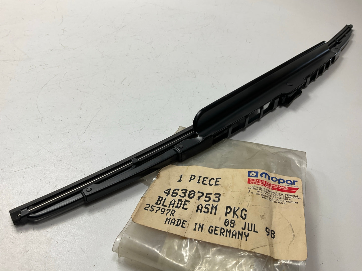 NEW OEM Mopar 4630753 Front Left Windshield Wiper Blade