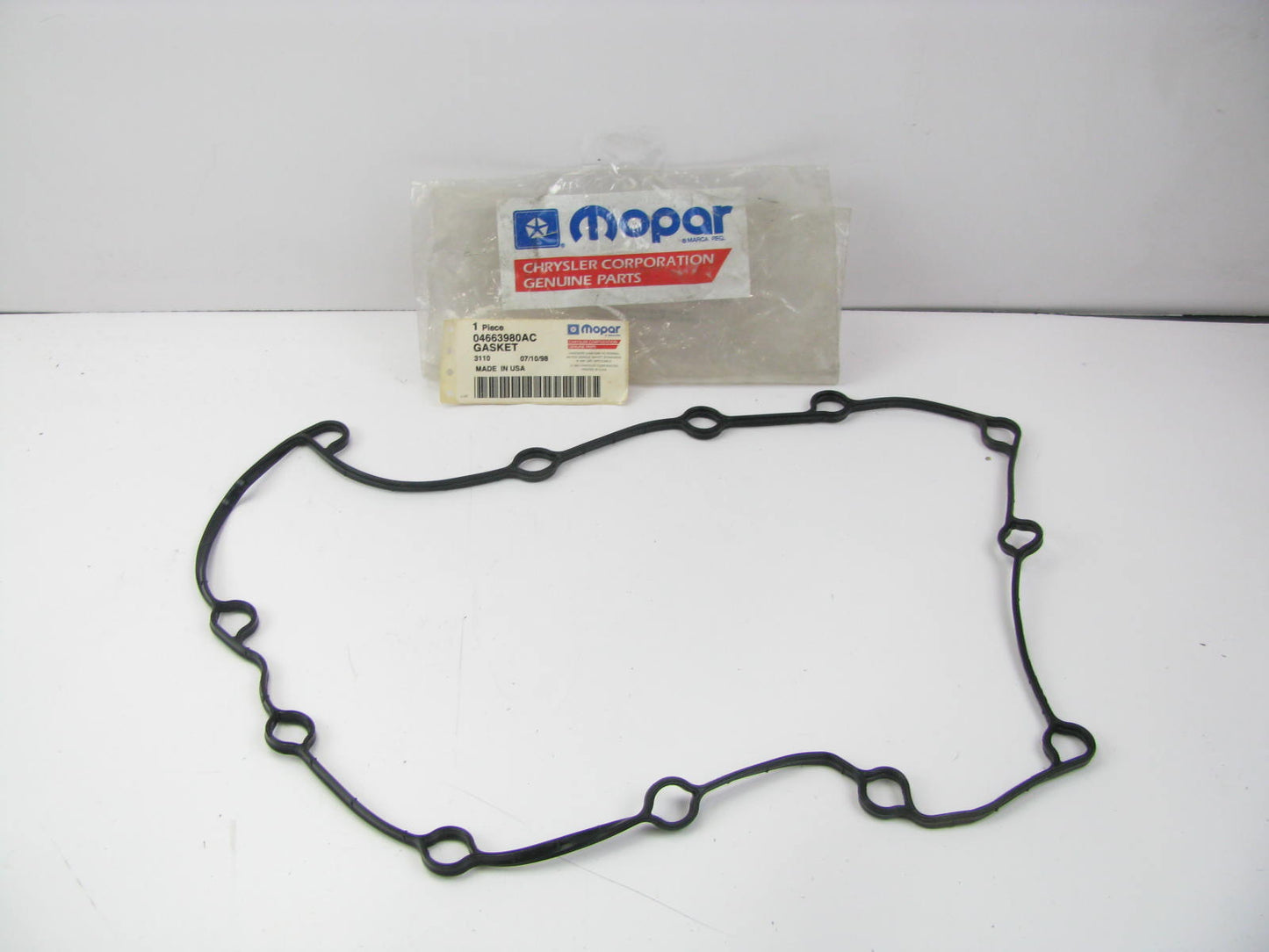 NEW GENUINE 4663980AC Right Valve Cover Gasket For 1998-2010 Chrysler 2.7L