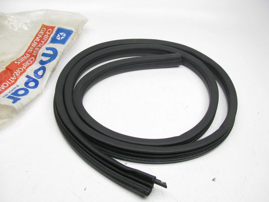 NOS - OEM 4675540 Rear Side Window Glass Weatherstrip Seal