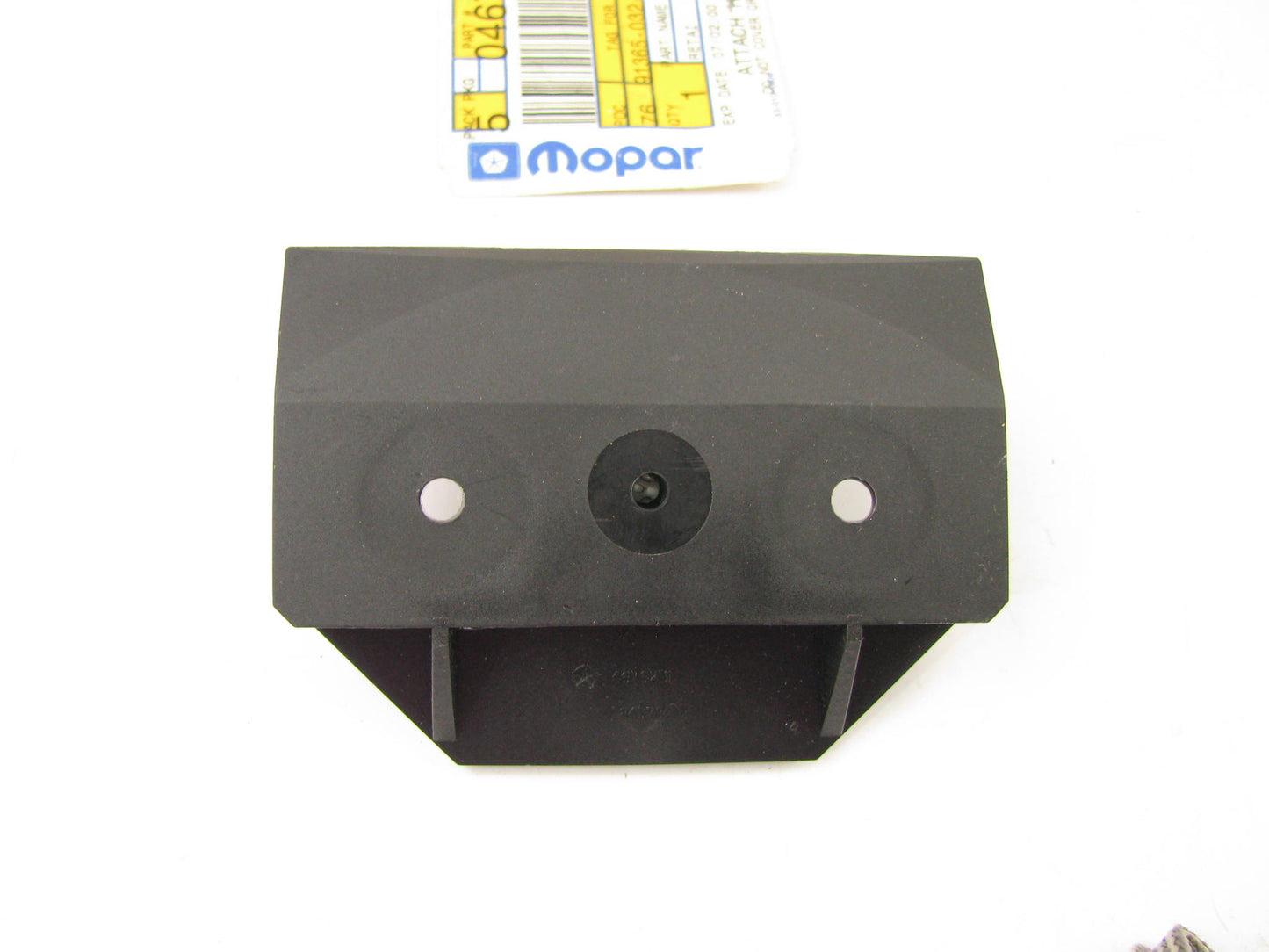 OEM  Front Bumper Fascia Retainer  4676219 For 91-95 Caravan,Town & Country