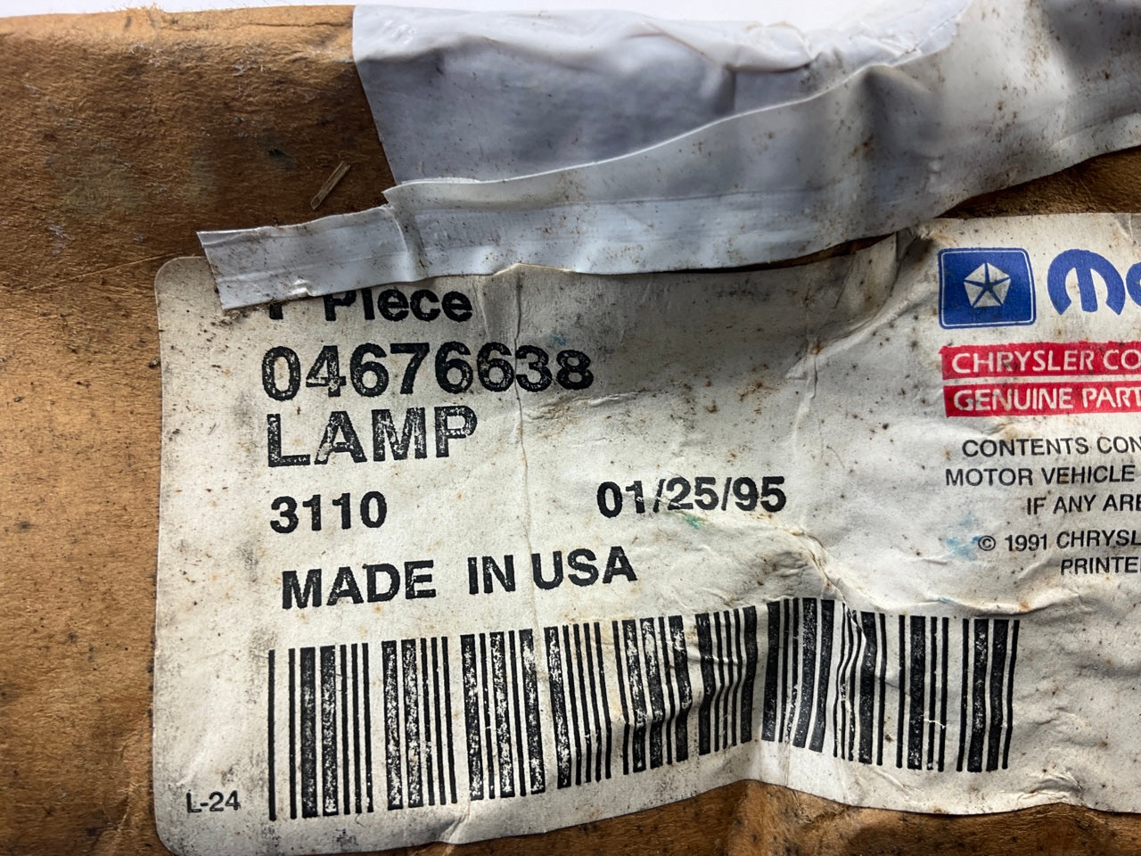 NOS OEM Mopar 4676638 Center High Mount 3rd Stop Brake Light Lamp