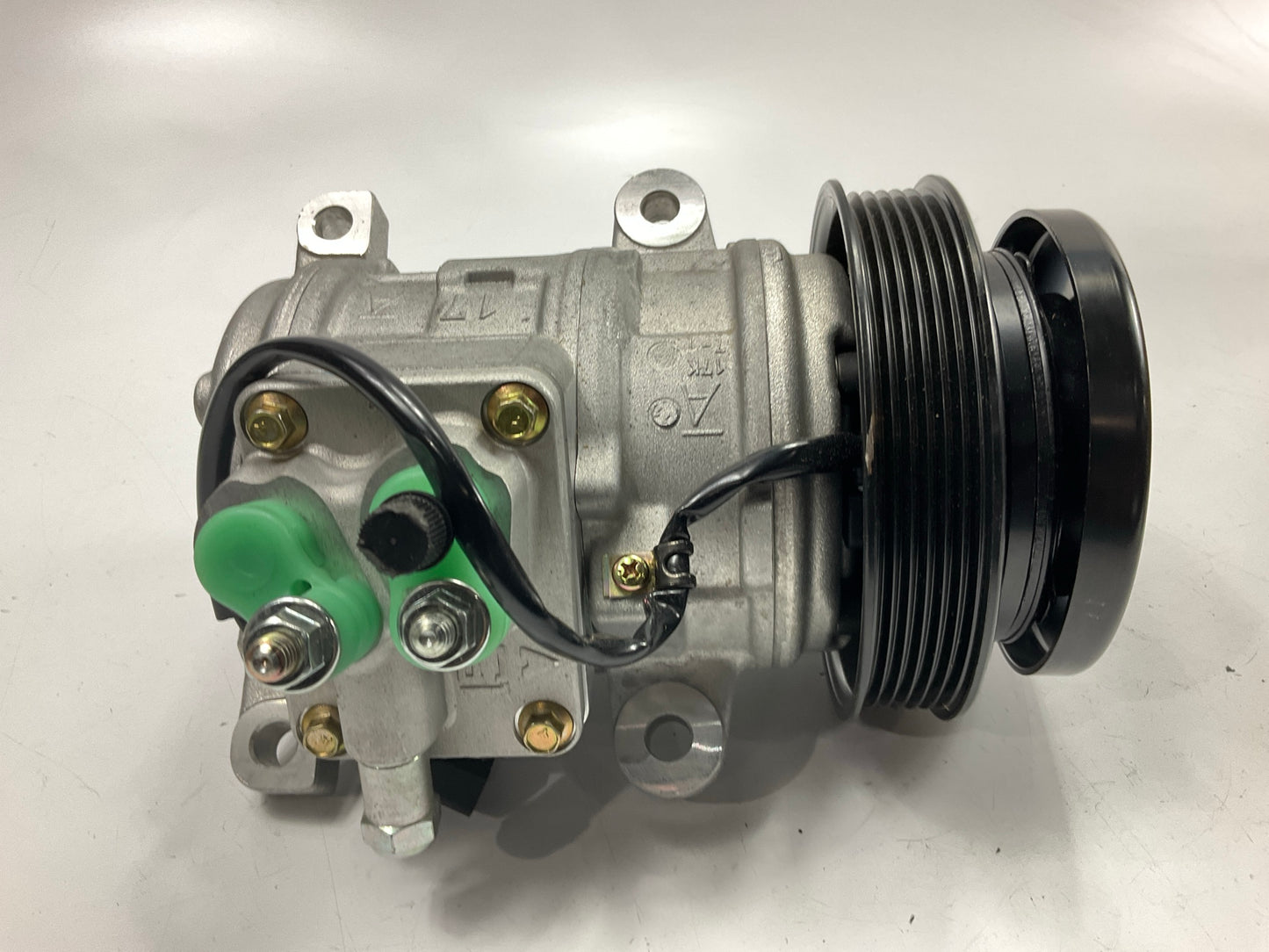 NEW GENUINE OEM Mopar 4677347 A/C Compressor & Clutch 1993-1995 Grand Caravan