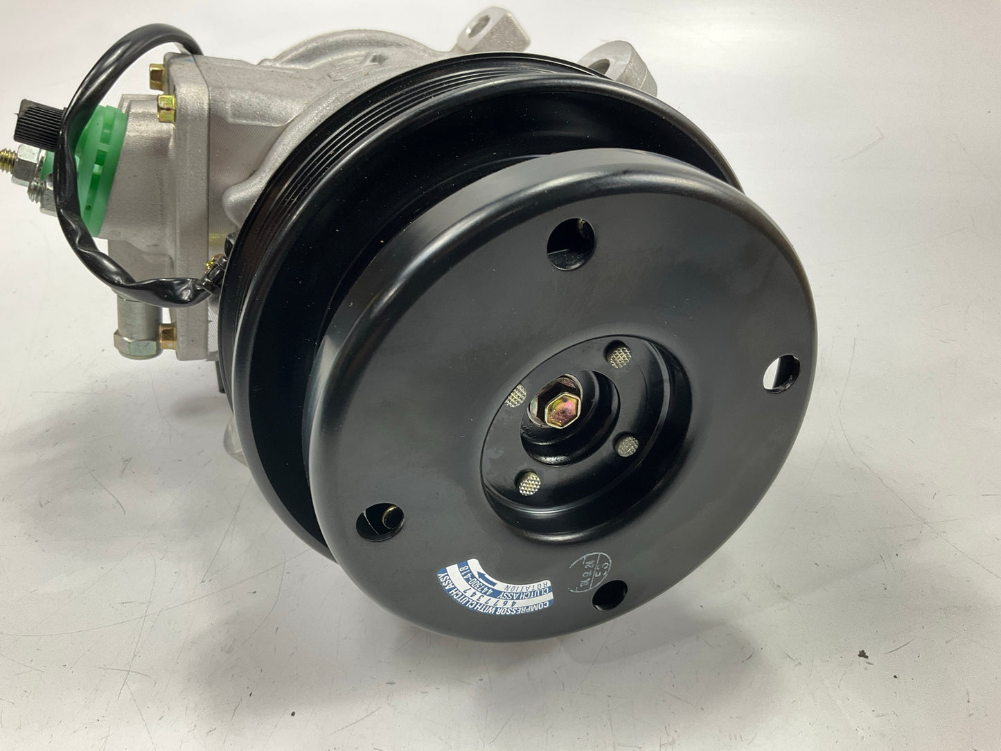 NEW GENUINE OEM Mopar 4677347 A/C Compressor & Clutch 1993-1995 Grand Caravan