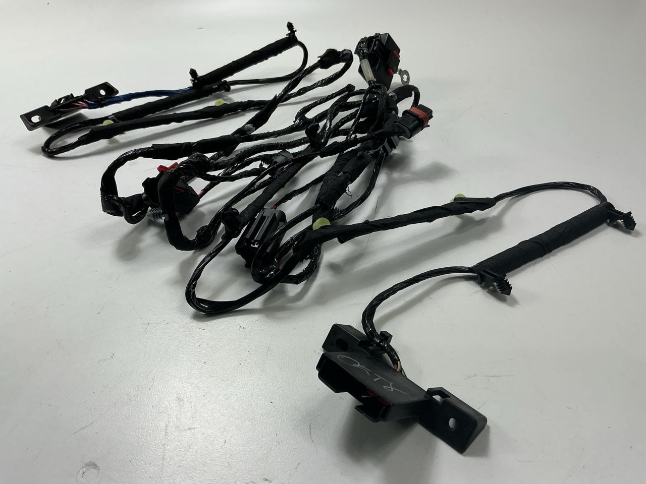 Mopar 4707552  Liftgate Wiring Wire Harness For 1997-1998 Chrysler Minivan