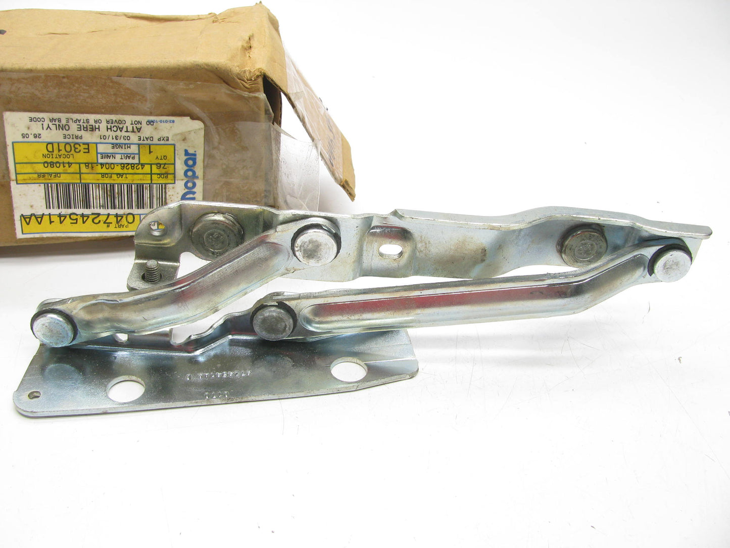 NOS OEM  Left Hood Hinge  4724541AA For  Pt Cruiser 2001-2010