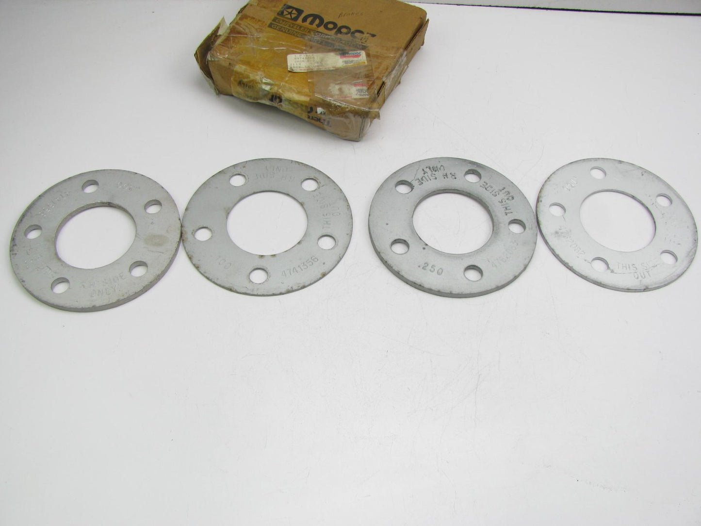 (4) NOS 4741360 Front Axle Hub Spacers / Shims For 1994-1996 Grand Cherokee