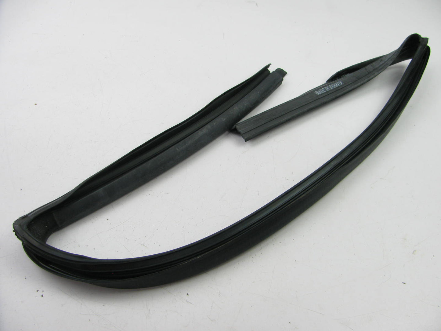 NEW OEM Right Rear Door Glass Run Channel 04780162AB 4780162AB