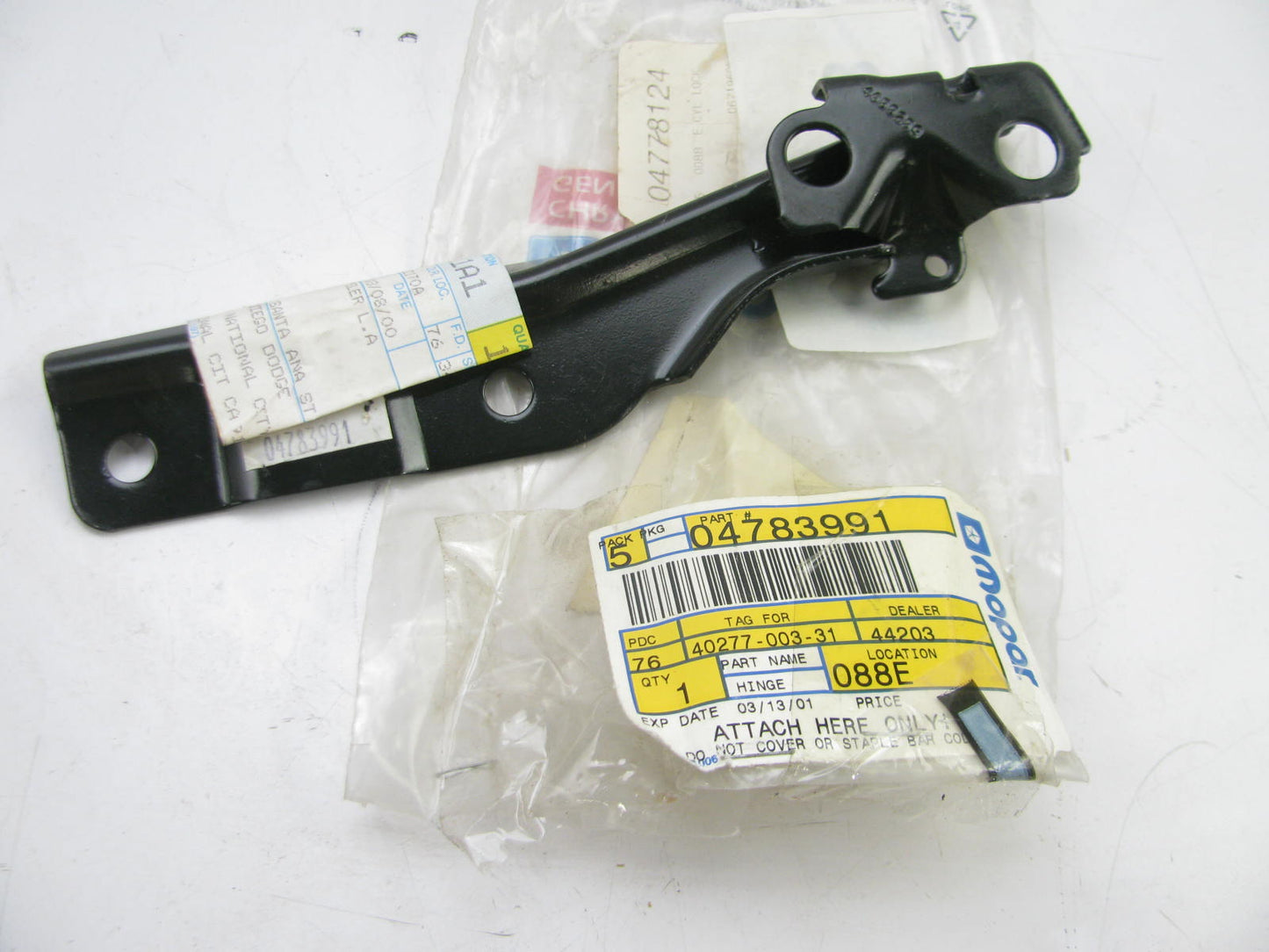 OEM  4783991 Left Drivers Side Hood Hinge For 1995-1999 Neon