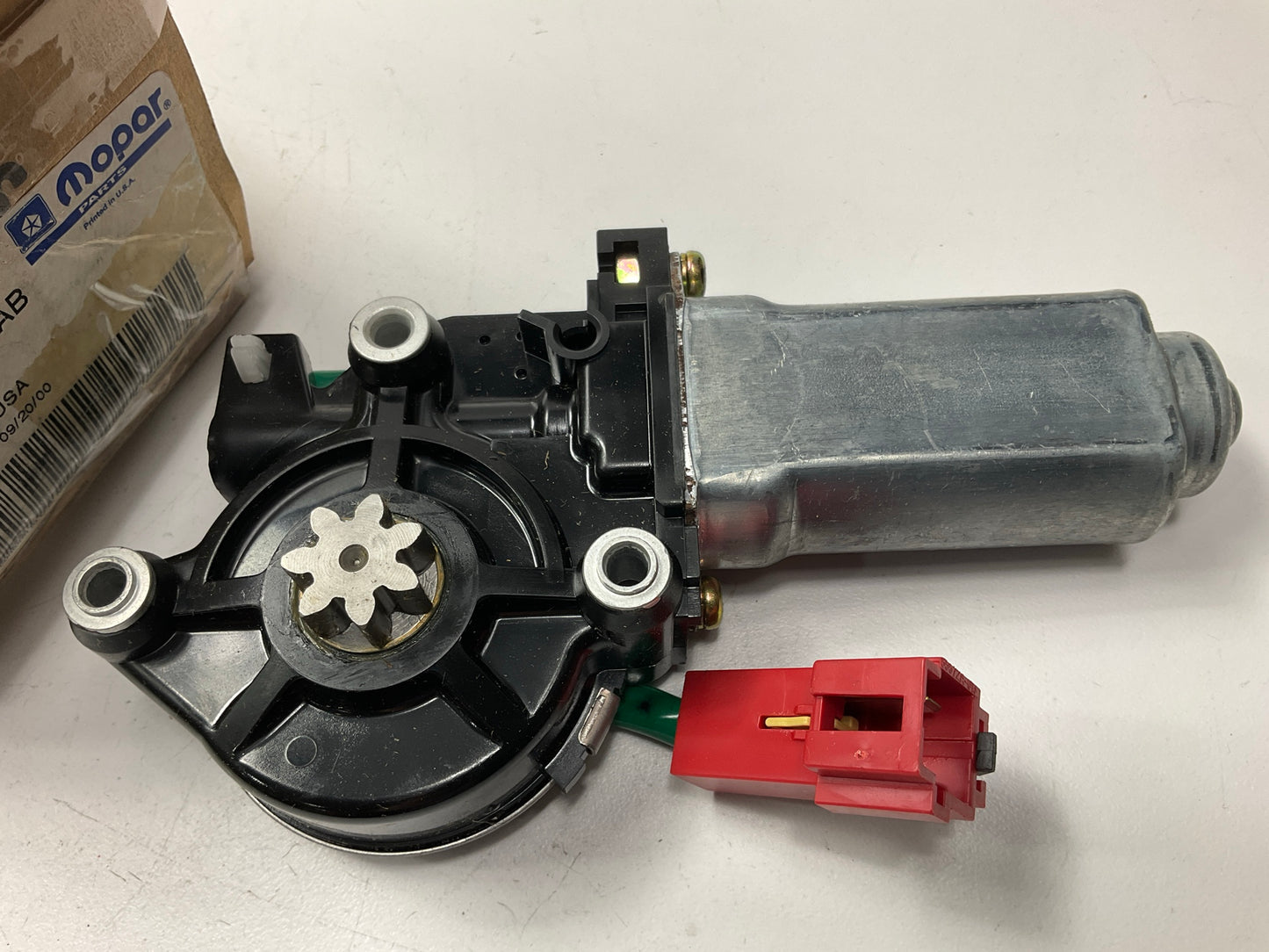 Mopar 4814119AB Left Power Window Motor 1997-2000 Cirrus, Stratus, Breeze