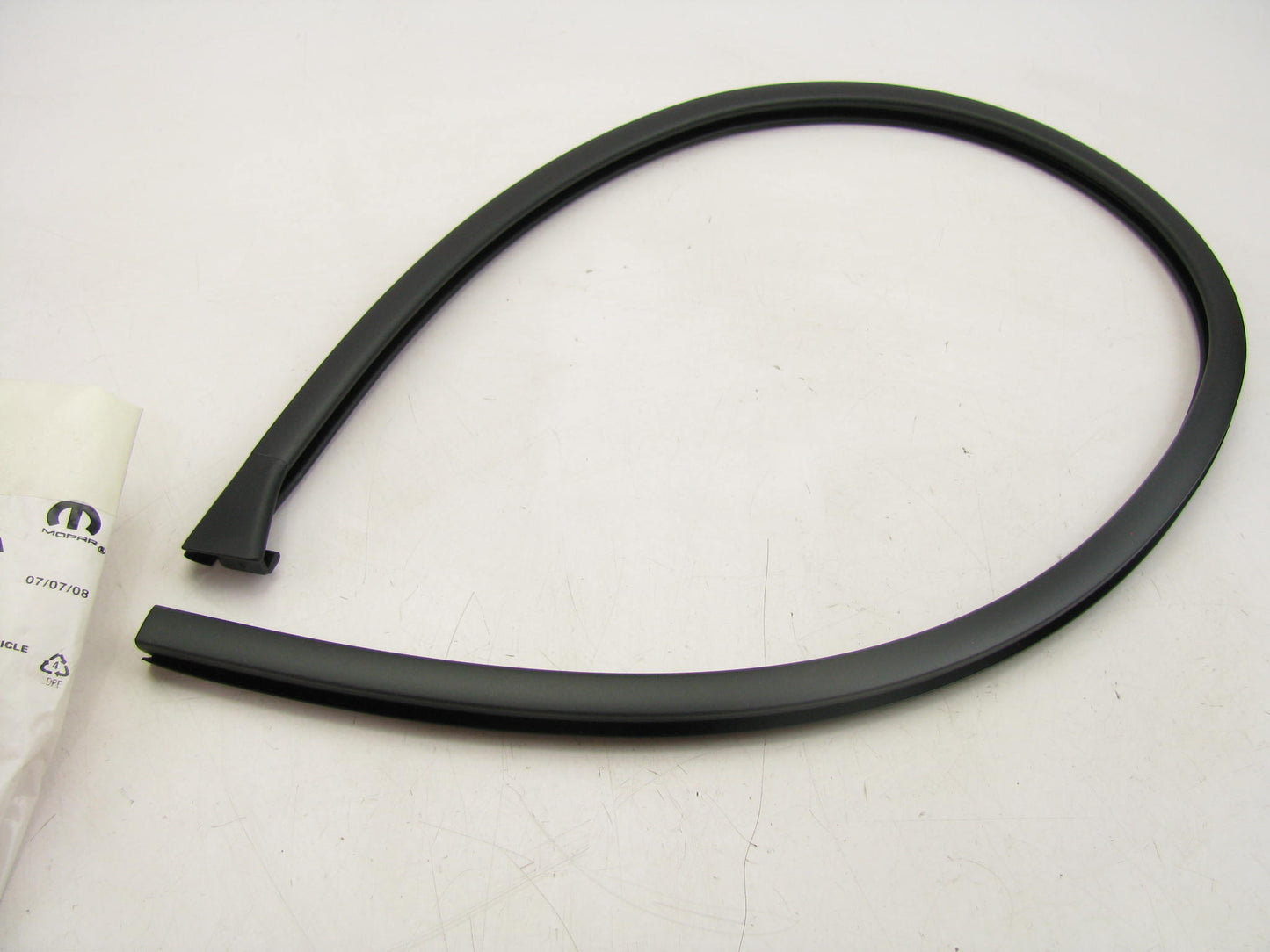OEM  LH Windshield Moulding 05109469AA For 08-10 Grand Caravan-Town Country