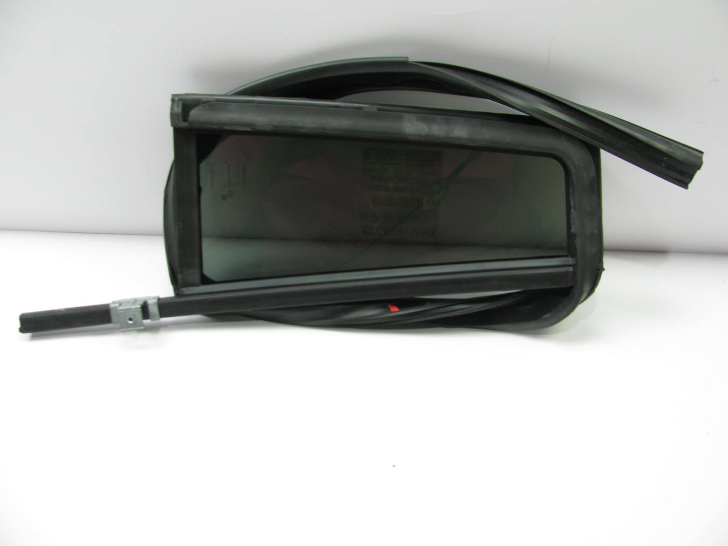 NEW REAR LEFT Quarter Window Glass W/ Run Channel Seal OEM For 07-17 Compass