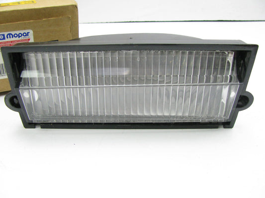 NEW - OEM 5262233 Front LEFT Corner Lamp Light 92-93 Imperial New Yorker Dynasty