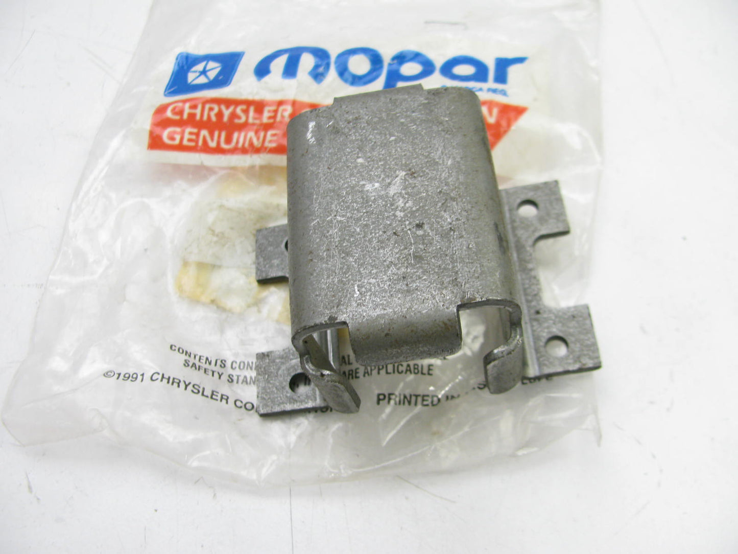 NEW - OEM Mopar 53000104 Front Insulator Bracket For 1995-1996 Jeep Cherokee