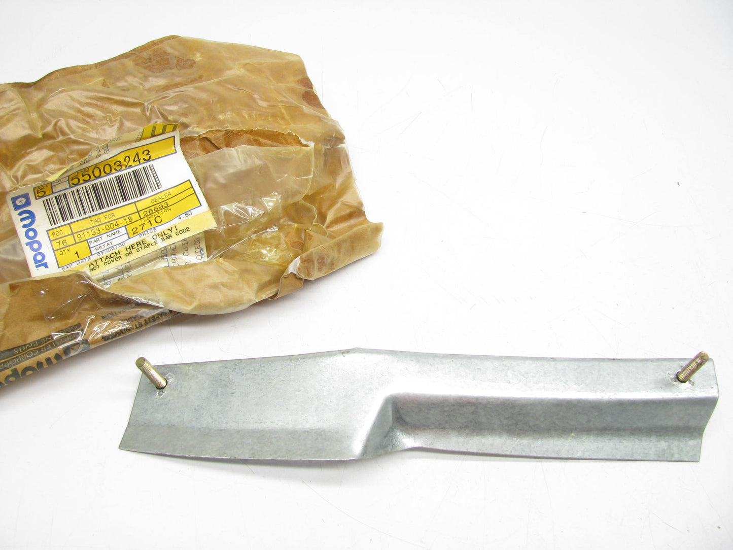OEM  Left Rear Fender Flare Retainer For 1984-1996  Cherokee
