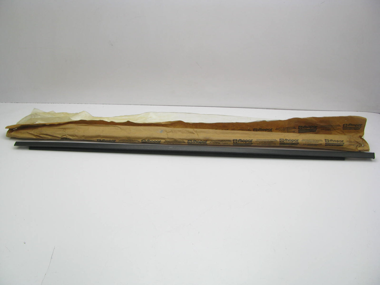 OEM  Front LH Door Glass Sweep  55135169 For 93-98 Grand Cherokee