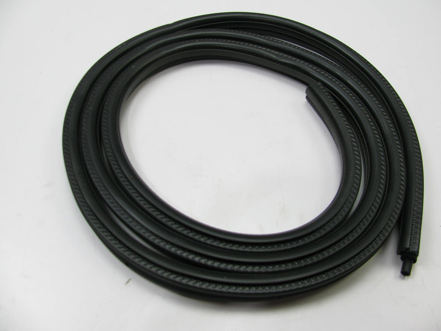 NEW 55256396AC FRONT RIGHT Door Weatherstrip Seal OEM For 98-03 Dodge Durango