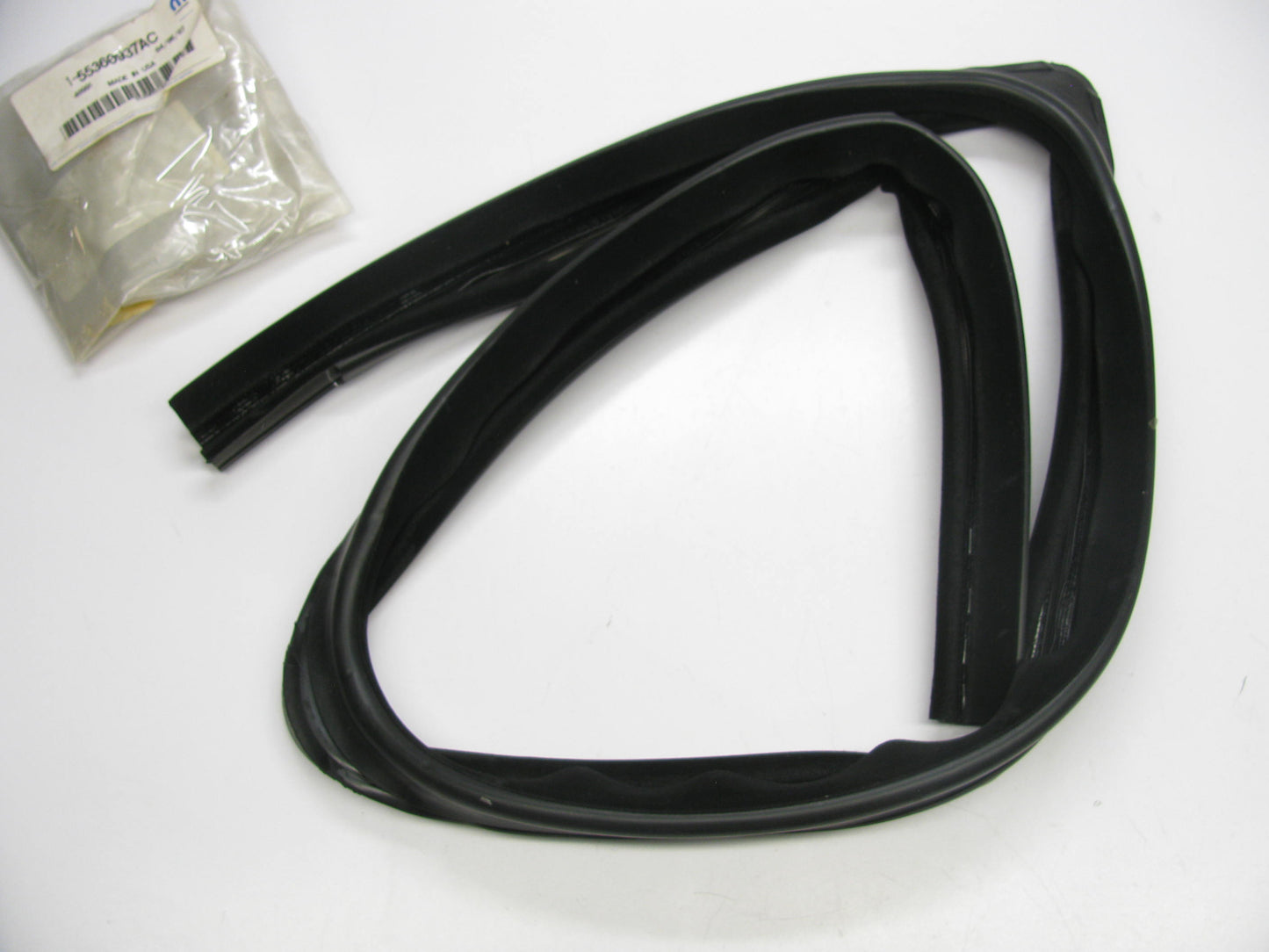 Mopar 55360937AC Rear Left Door Glass Run Weatherstrip For 2007-2011 Dodge Nitro