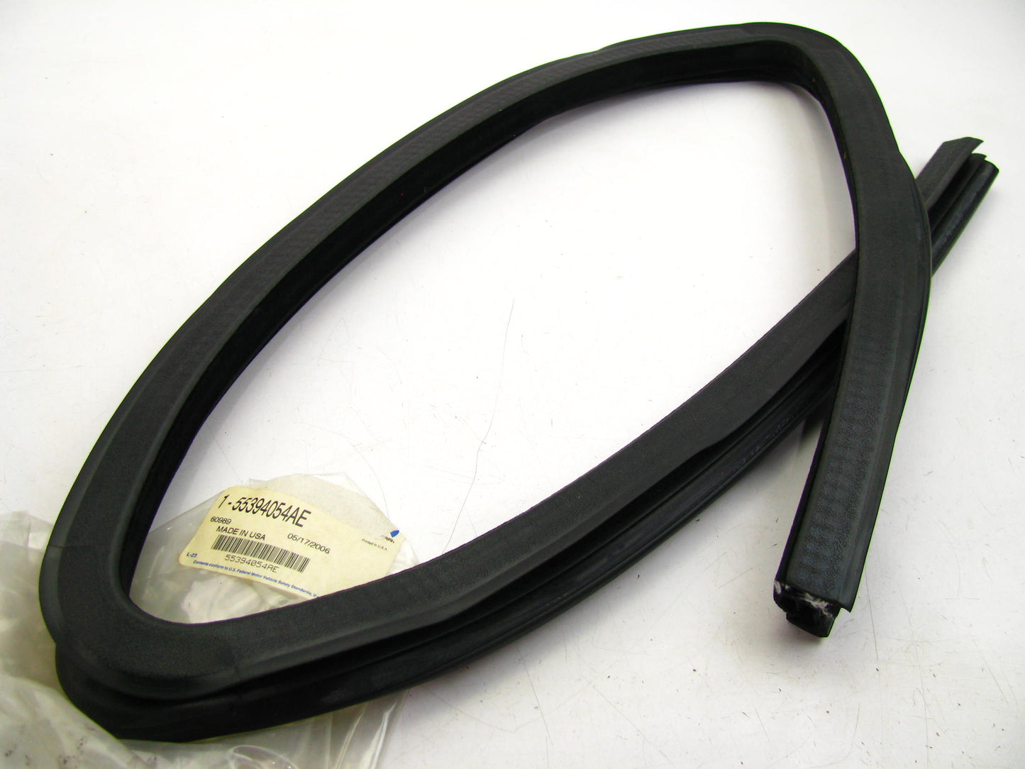 Mopar 55394054AE Rear Right Door Glass Weatherstrip Seal - 06-07 Grand Cherokee