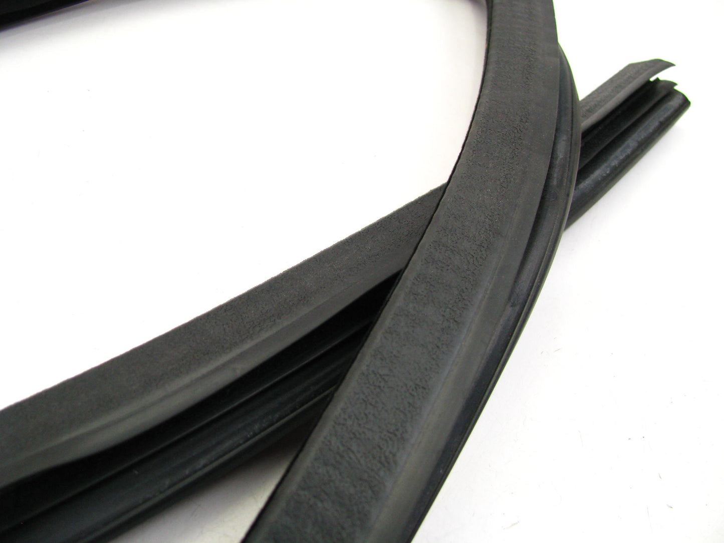 Mopar 55394054AE Rear Right Door Glass Weatherstrip Seal - 06-07 Grand Cherokee
