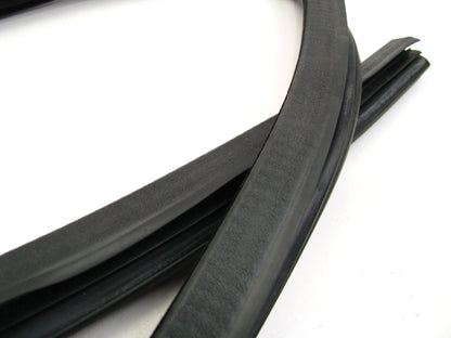 Mopar 55394054AE Rear Right Door Glass Weatherstrip Seal - 06-07 Grand Cherokee