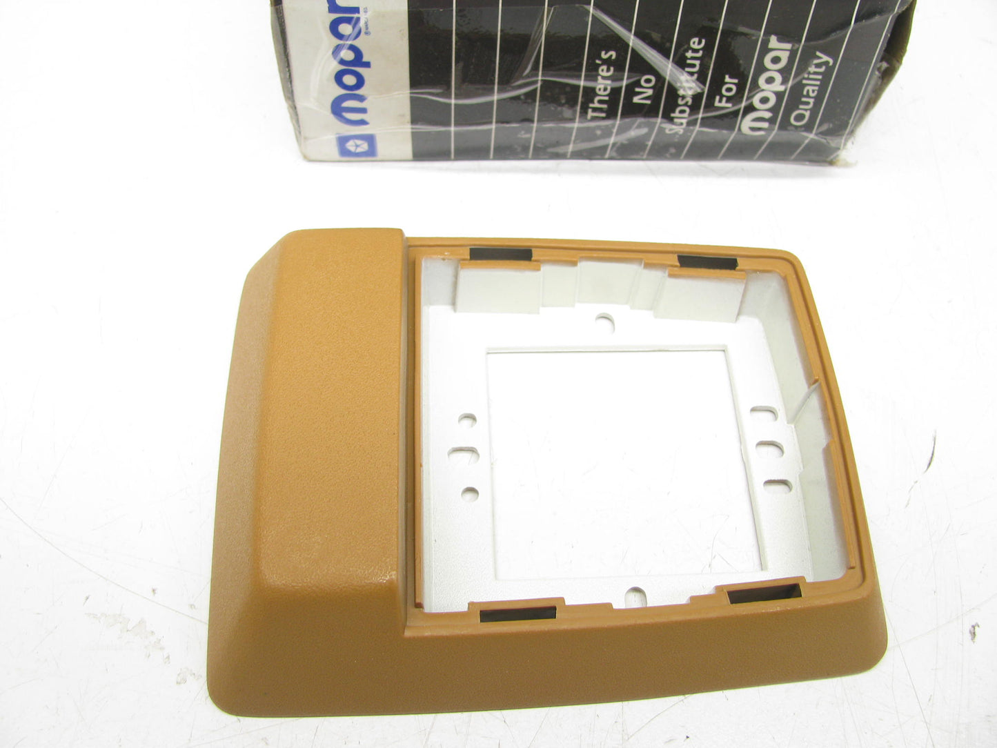 NEW - OEM 56001224 Interior Dome Light Lamp Bezel For Jeep