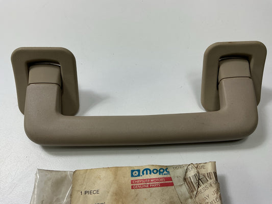 NOS MOPAR Grab Handle Front Right Passenger For 1993-1998 Jeep Grand Cherokee ZJ