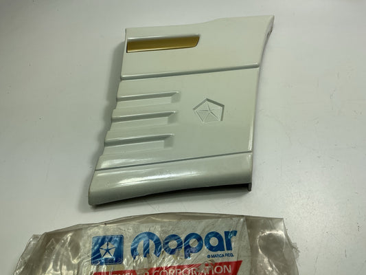 NOS Mopar 5DG36MW7 Right Fender Trim Moulding Cladding For 1993 Grand Cherokee