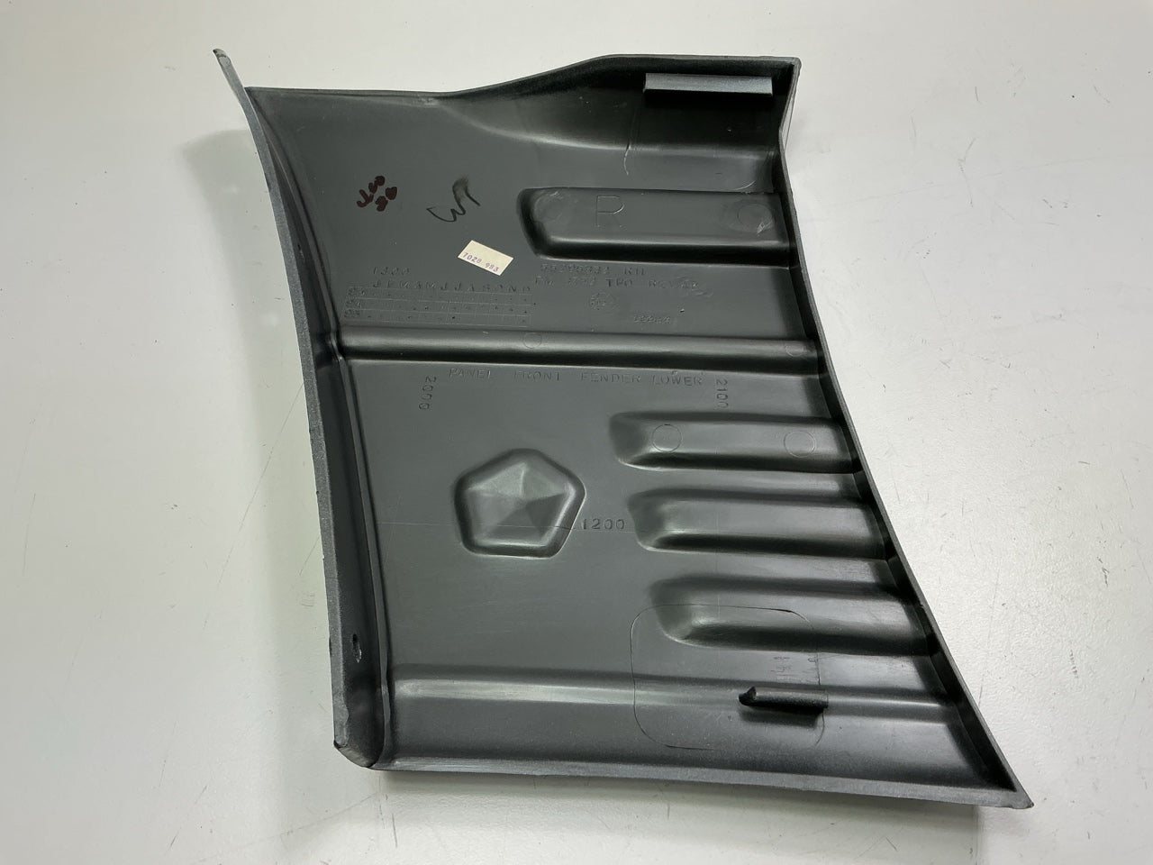 NOS Mopar 5DG36MW7 Right Fender Trim Moulding Cladding For 1993 Grand Cherokee